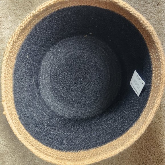 NWT woven basket - Picture 4 of 5